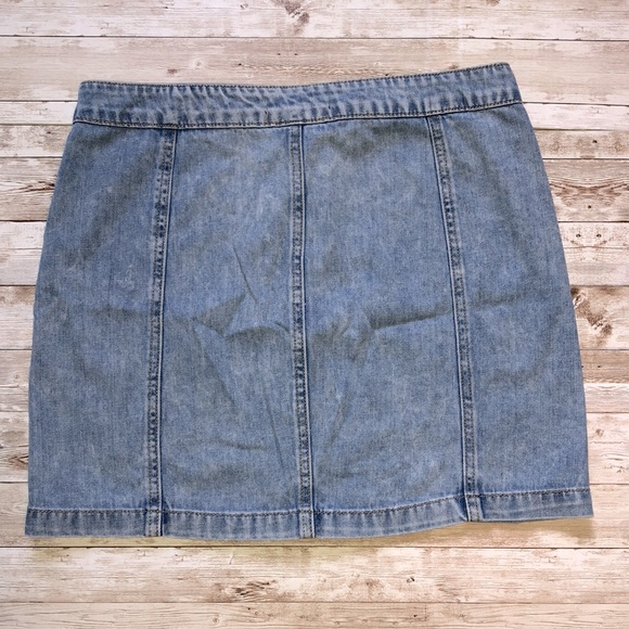 “Refuge” brand, Button-front, seamed denim mini skirt -juniors size L - Picture 10 of 15